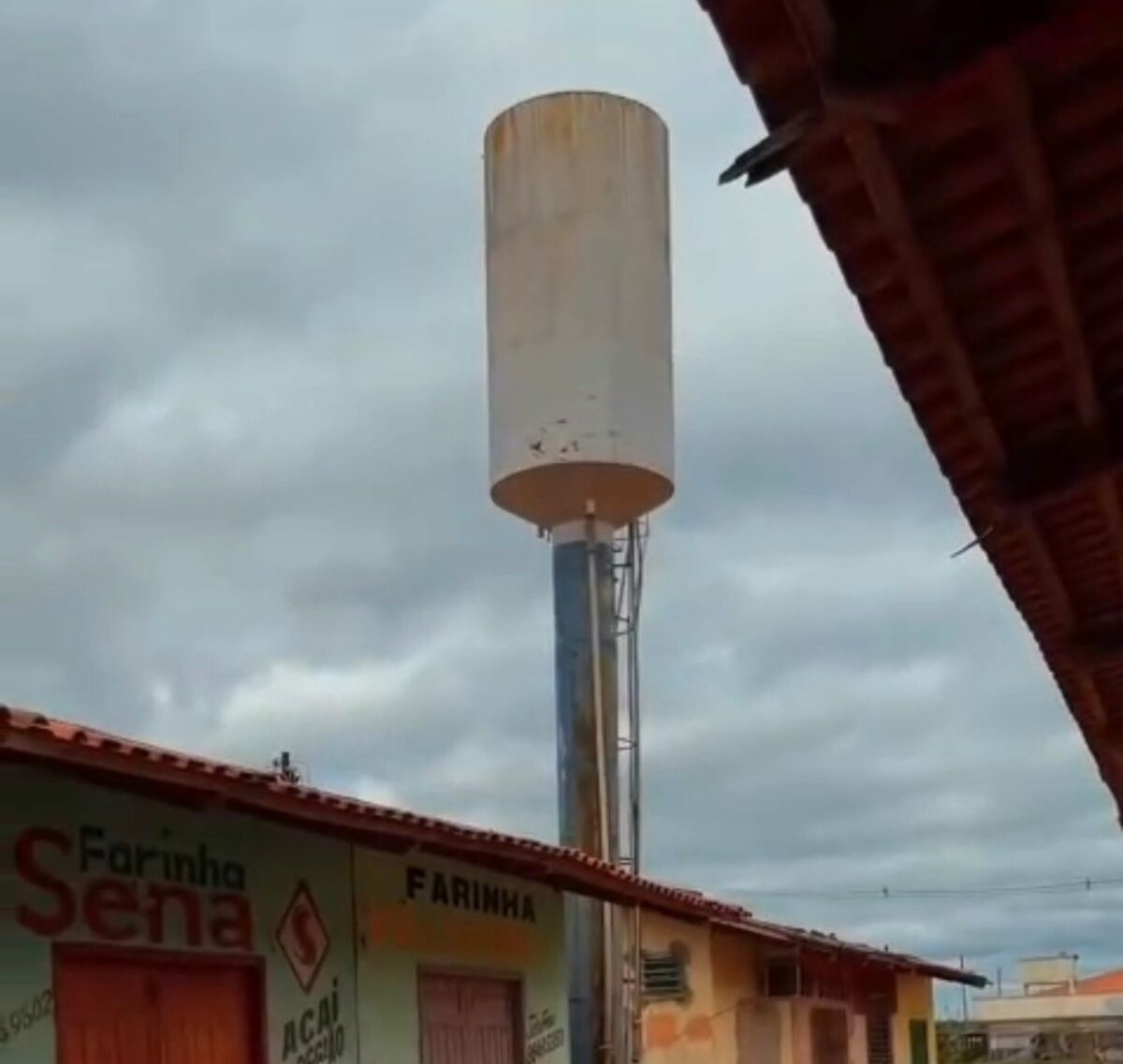 Falta de água na Feira dos Colonos é alvo de denúncia de vereador em Sena