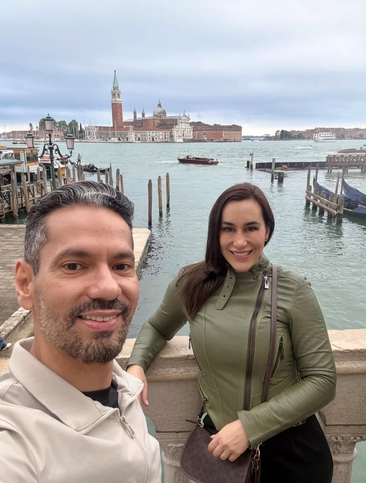 Com políticos famosos, jornalista Sofia Bruneta comemora aniversário na Casa do Rio Com políticos famosos, jornalista Sofia Bruneta comemora aniversário na Casa do Rio