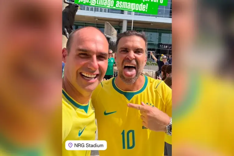 Condenado pelo STF, ex-deputado Eduardo Bolsonaro assiste a jogo do Brasil nos EUA