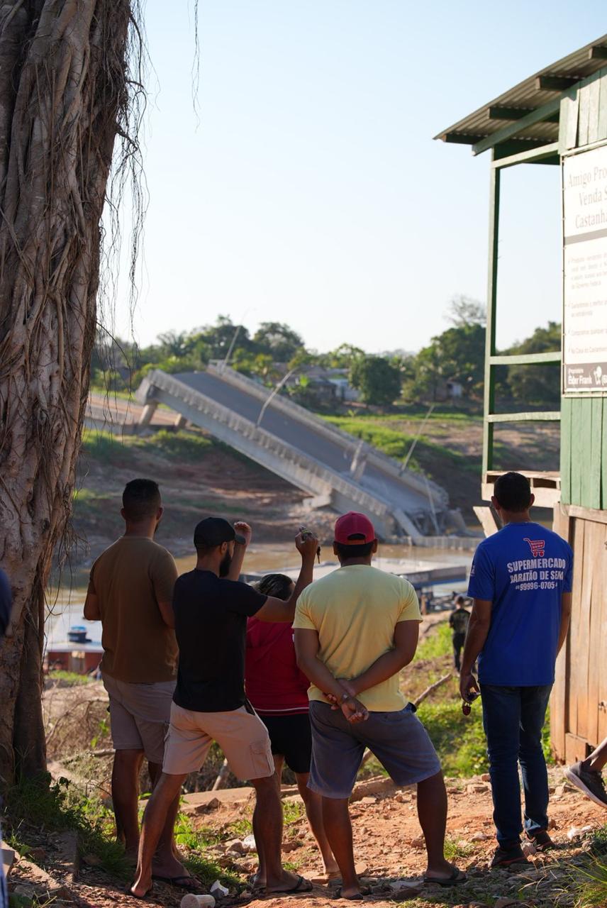 Enquanto Sena Madureira chora, alguns fazem política com a dor Enquanto Sena Madureira chora, alguns fazem política com a dor