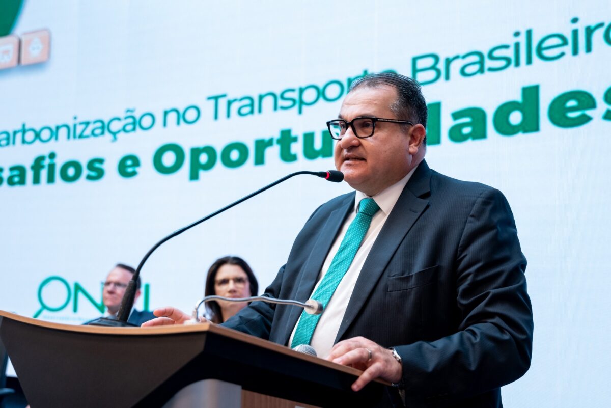 Ministro dos Transportes anuncia R$ 714 milhões para reconstrução da BR-364 no Acre