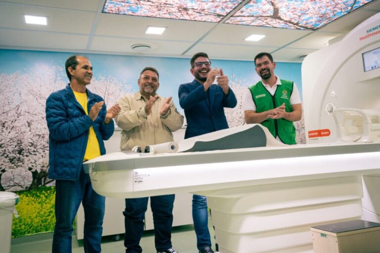 Nostálgico? Gladson relembra obras de sua gestão: "Para ajudar o Acre" Gladson entrega aparelho de ressonância magnética que vai agilizar diagnósticos na região