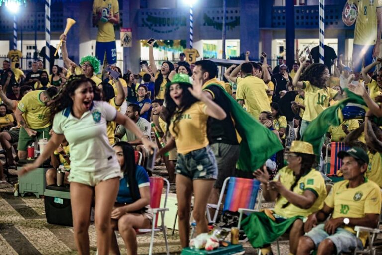 Vini Jr. marca o 3º gol do Brasil e faz Praça da Revolução virar festa Vini Jr. marca o 3º gol do Brasil e faz Praça da Revolução virar festa
