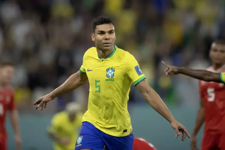 Casemiro marca de cabeça, Brasil empata com o Japão na Copa