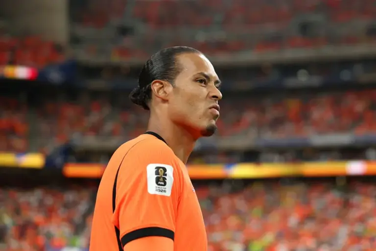 Imprensa holandesa detona Van Dijk e Koeman após queda na Copa