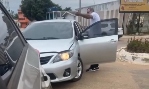 Nova versão surge sobre caso do homem levado sobre capô na fronteira Nova versão surge sobre caso do homem levado sobre capô na fronteira