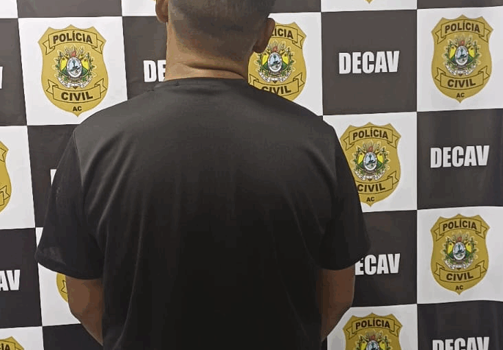 O caso veio à tona após a adolescente de 16 anos relatar os episódios a uma prima que a visitava