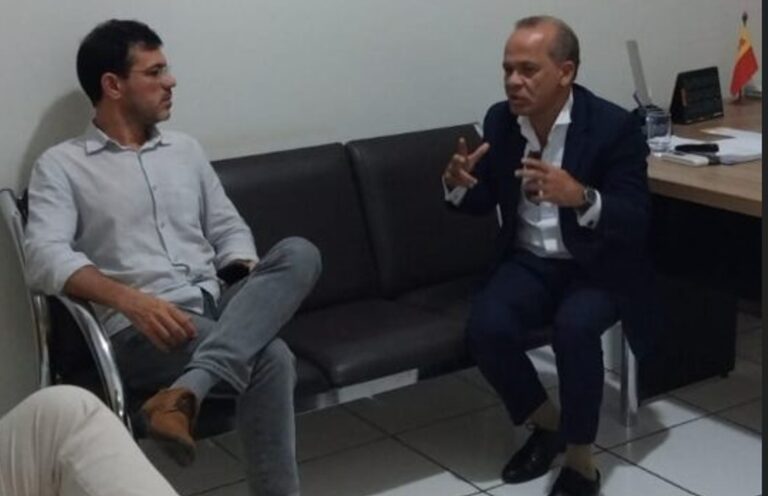 Após lançar candidatura, Dr. Luizinho negocia aliança e pode virar vice de Thor Após lançar candidatura, Dr. Luizinho negocia aliança e pode virar vice de Thor
