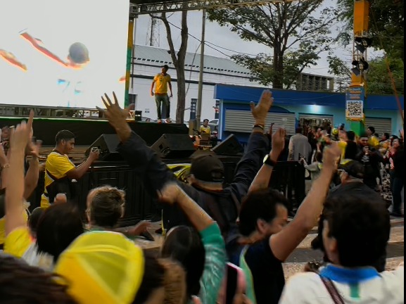 Gol de Vini Jr leva torcida ao delírio na Praça da Revolução em Rio Branco