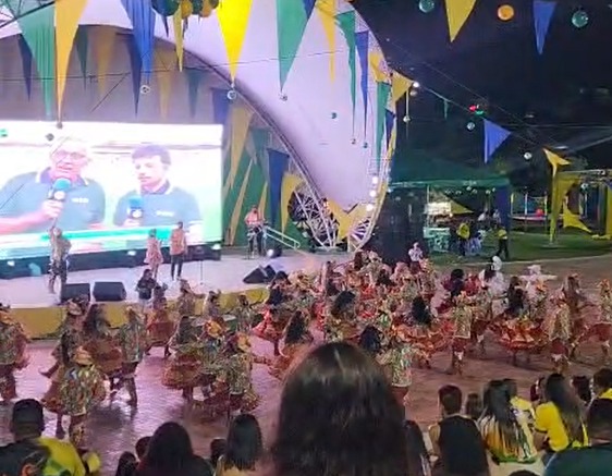 Rio-branquenses se reúnem na Concha para acompanhar jogo do Brasil Rio-branquenses se reúnem na Concha para acompanhar jogo do Brasil