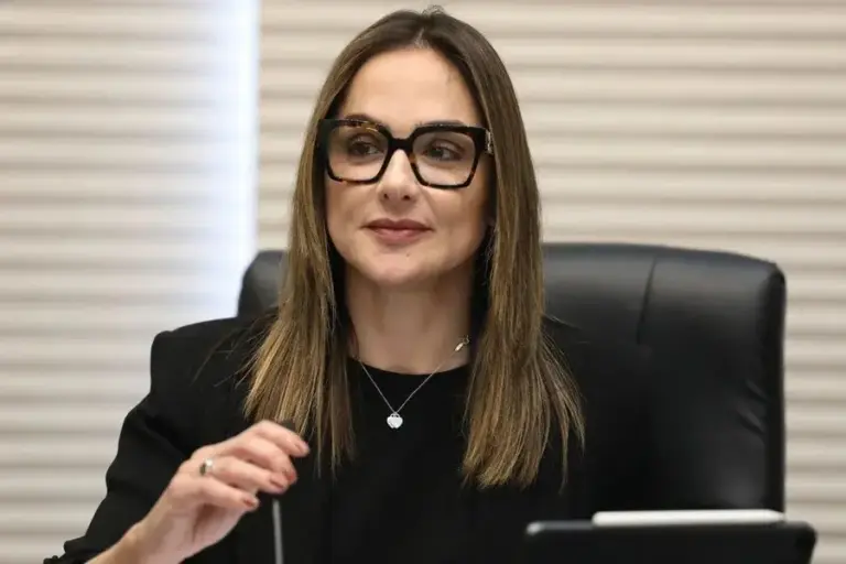 Deputada acusa líder do governo Tarcísio de violência política de gênero