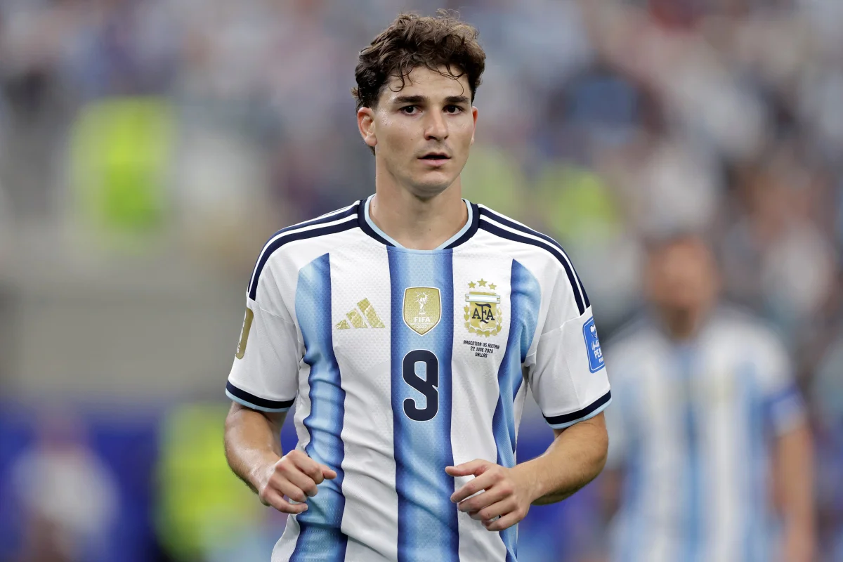 Julián Álvarez manifesta desejo de deixar o Atlético de Madrid para jogar no Barcelona Julián Álvarez manifesta desejo de deixar o Atlético de Madrid para jogar no Barcelona