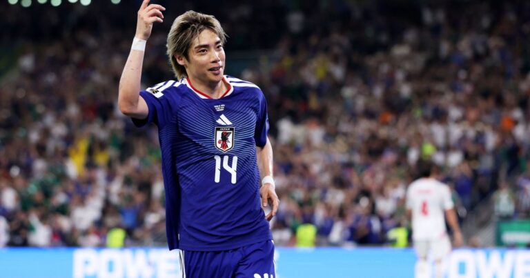 Japão goleia e elimina a Tunísia no 1000º jogo das Copas do Mundo Japão goleia e elimina a Tunísia no 1000º jogo das Copas do Mundo