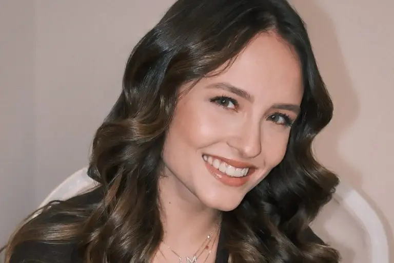 Larissa Manoela detalha cirurgia contra endometriose