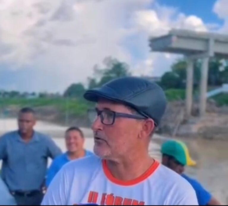"Desde a queda da ponte, prefeito não apareceu", diz líder comunitário