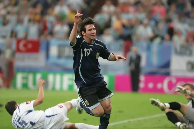 Artilharia histórica: relembre todos os 16 gols de Messi em Copas