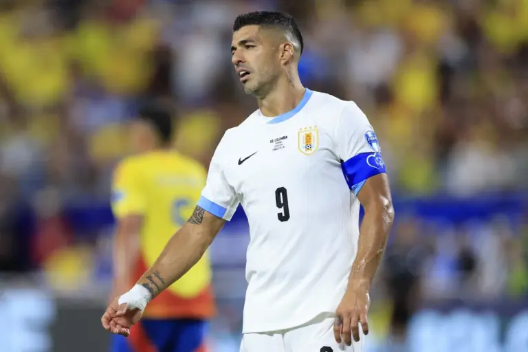 Sem Suárez, Uruguai empata com Cabo Verde e mantém jejum de 36 anos em Copas