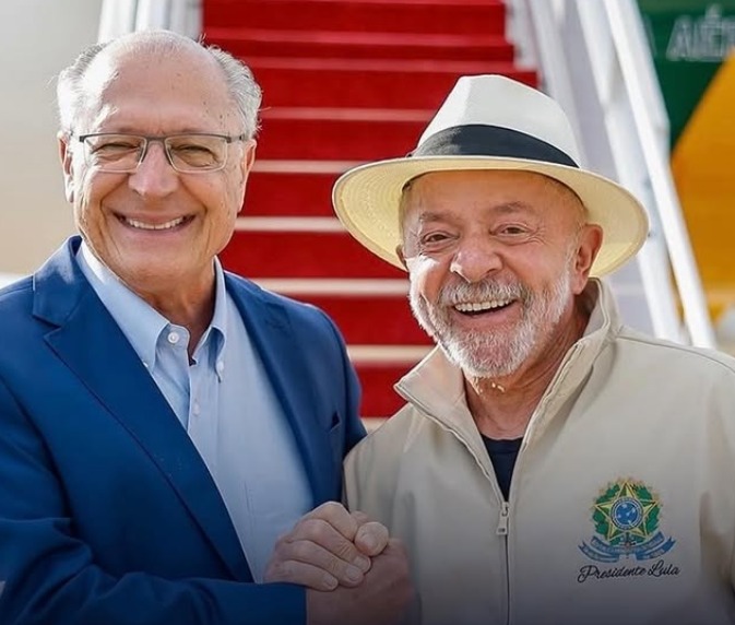 Lula embarca para a França e deixa Alckmin na Presidência