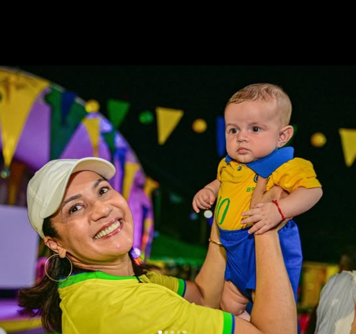 Mailza acompanha estreia do Brasil ao lado de torcedores na Concha Acústica