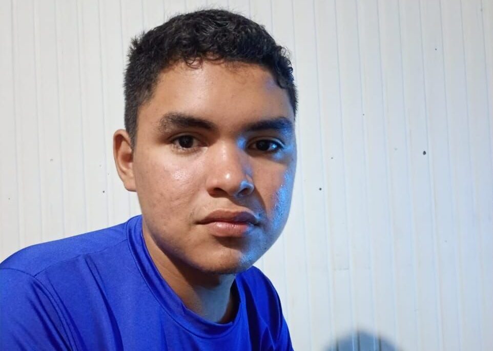 Adolescente de 16 anos desaparece em Manoel Urbano e família pede apoio Adolescente de 16 anos desaparece em Manoel Urbano e família pede apoio