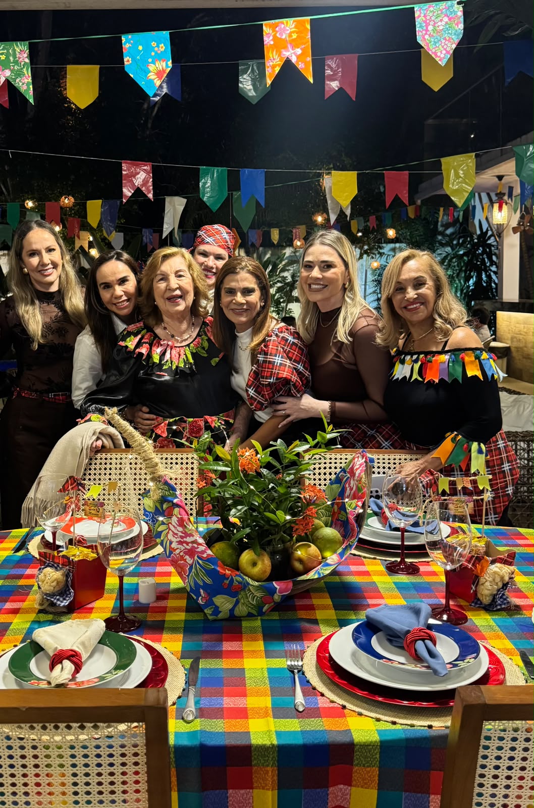 Com políticos famosos, jornalista Sofia Bruneta comemora aniversário na Casa do Rio Com políticos famosos, jornalista Sofia Bruneta comemora aniversário na Casa do Rio