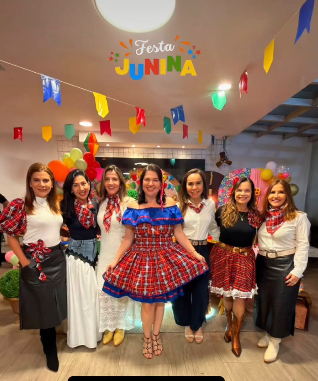 Com políticos famosos, jornalista Sofia Bruneta comemora aniversário na Casa do Rio Com políticos famosos, jornalista Sofia Bruneta comemora aniversário na Casa do Rio