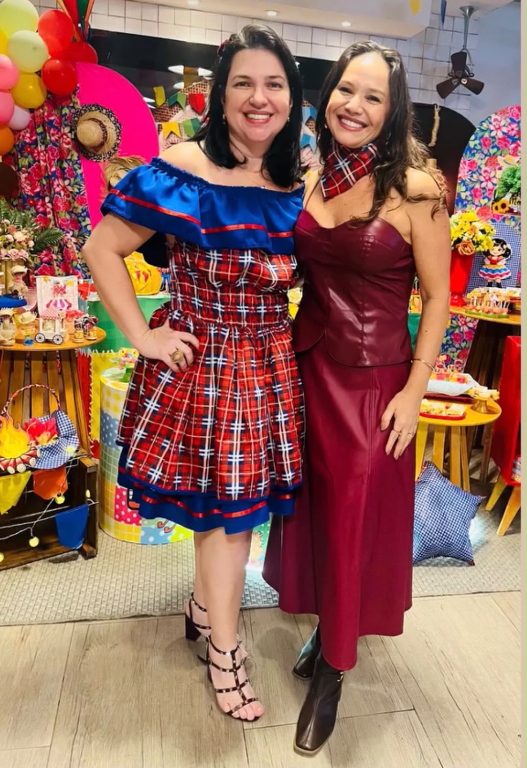 Com políticos famosos, jornalista Sofia Bruneta comemora aniversário na Casa do Rio Com políticos famosos, jornalista Sofia Bruneta comemora aniversário na Casa do Rio
