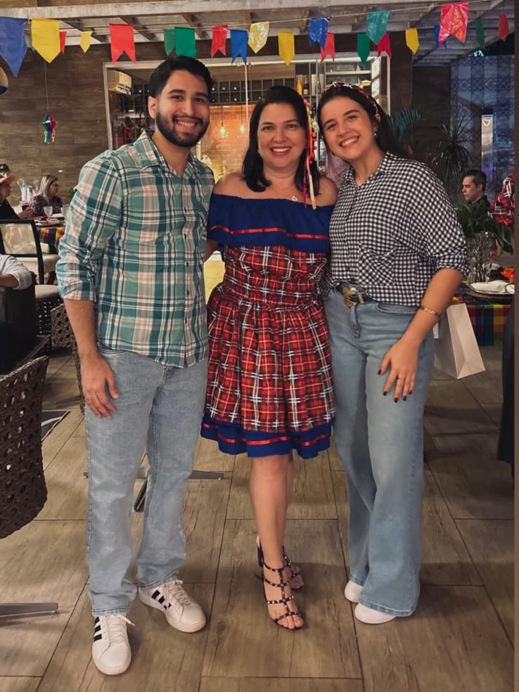 Com políticos famosos, jornalista Sofia Bruneta comemora aniversário na Casa do Rio Com políticos famosos, jornalista Sofia Bruneta comemora aniversário na Casa do Rio