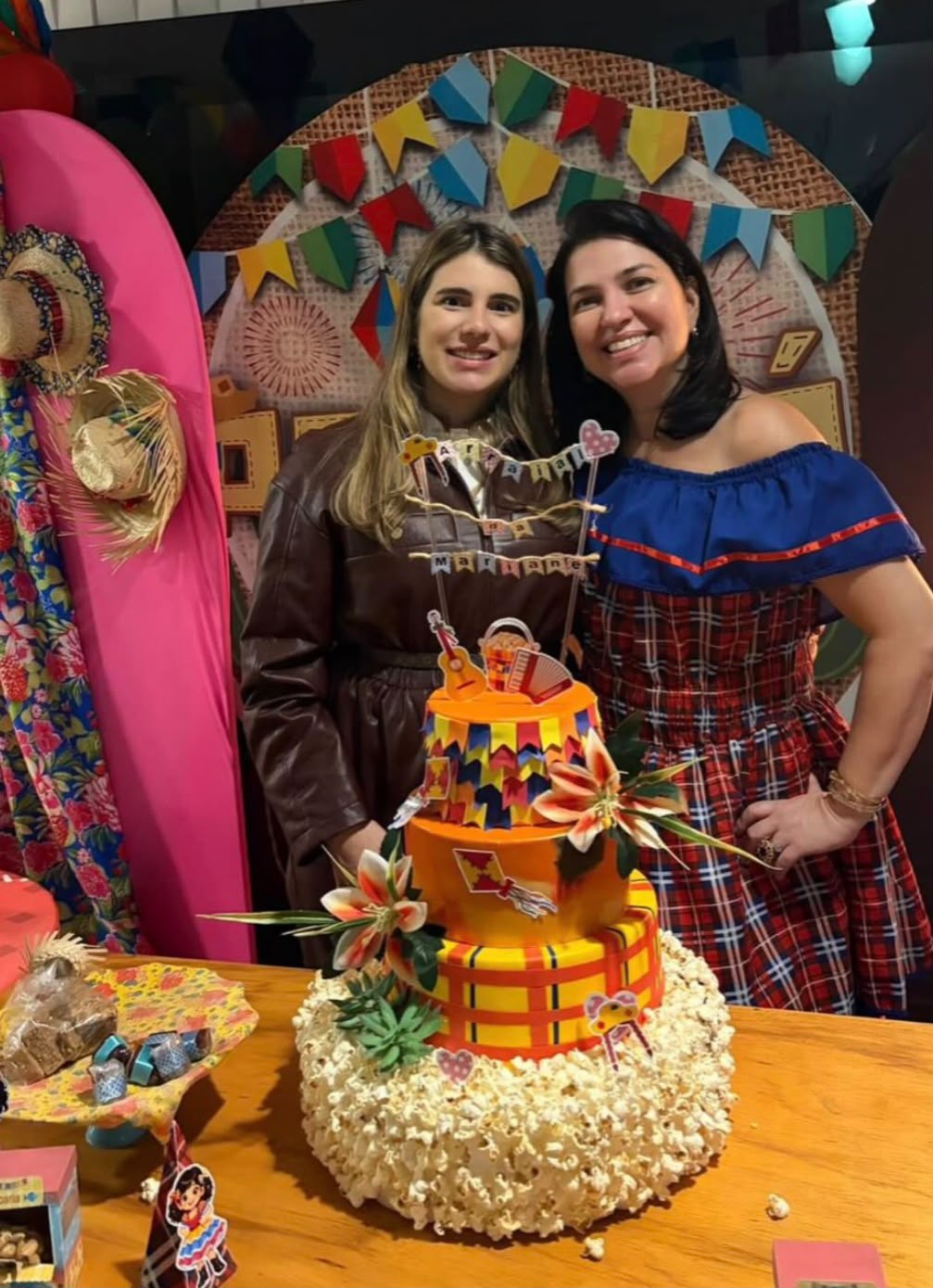Com políticos famosos, jornalista Sofia Bruneta comemora aniversário na Casa do Rio Com políticos famosos, jornalista Sofia Bruneta comemora aniversário na Casa do Rio