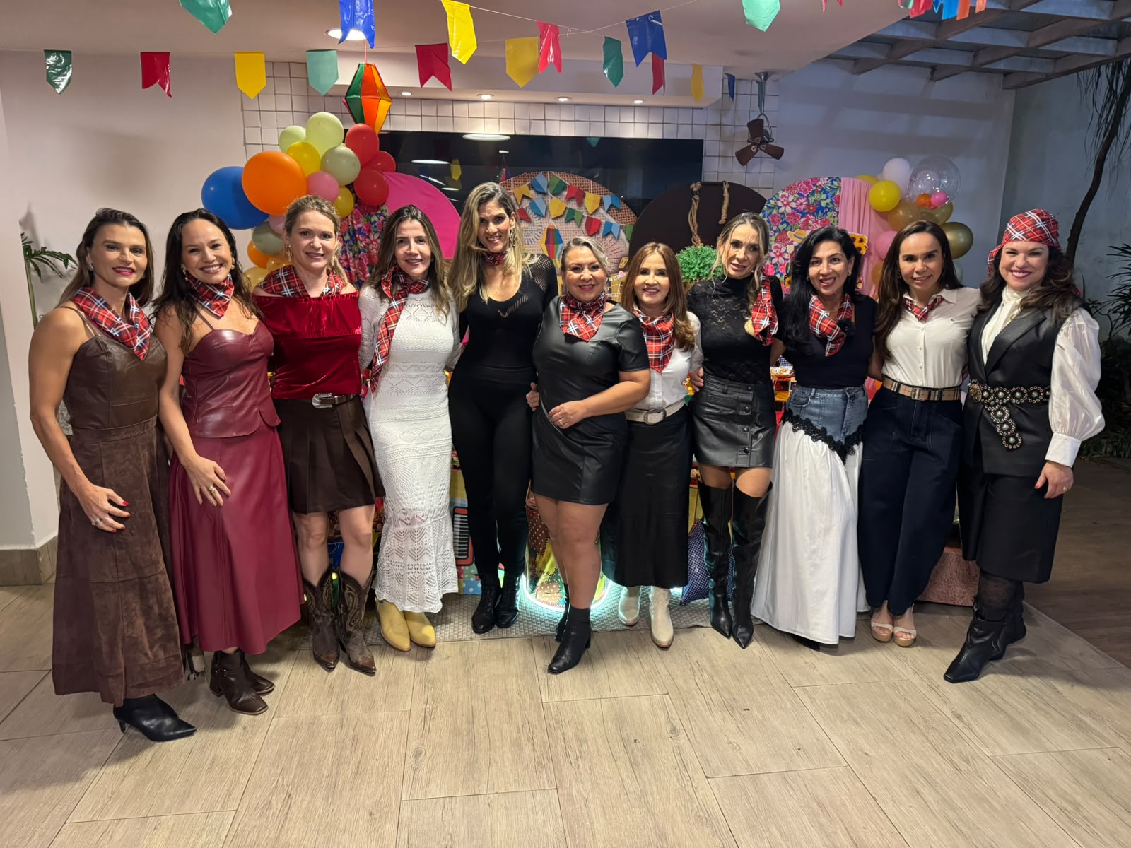 Com políticos famosos, jornalista Sofia Bruneta comemora aniversário na Casa do Rio Com políticos famosos, jornalista Sofia Bruneta comemora aniversário na Casa do Rio