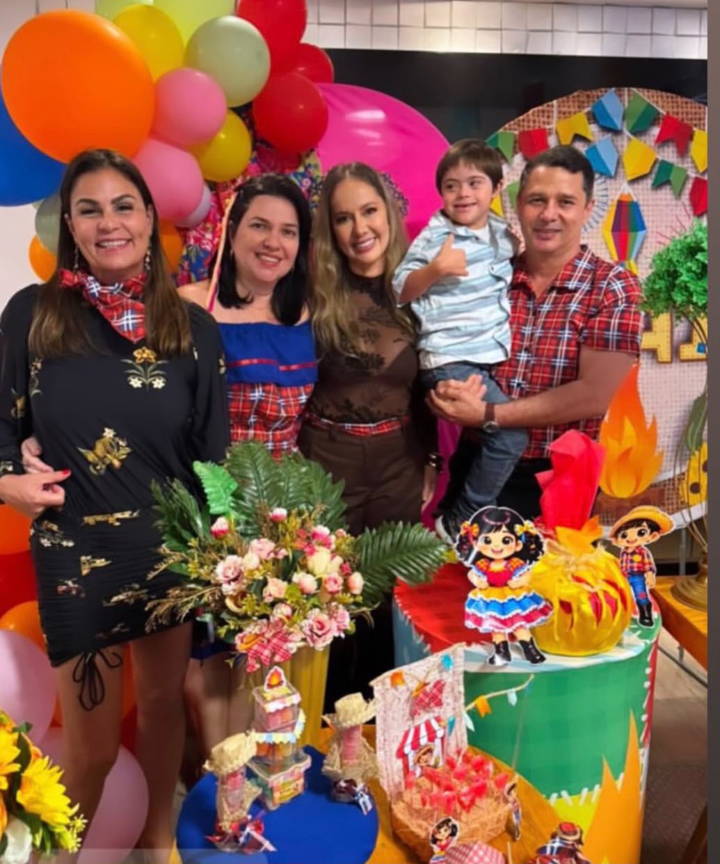 Com políticos famosos, jornalista Sofia Bruneta comemora aniversário na Casa do Rio Com políticos famosos, jornalista Sofia Bruneta comemora aniversário na Casa do Rio
