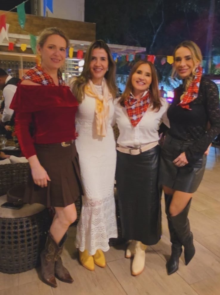 Com políticos famosos, jornalista Sofia Bruneta comemora aniversário na Casa do Rio Com políticos famosos, jornalista Sofia Bruneta comemora aniversário na Casa do Rio