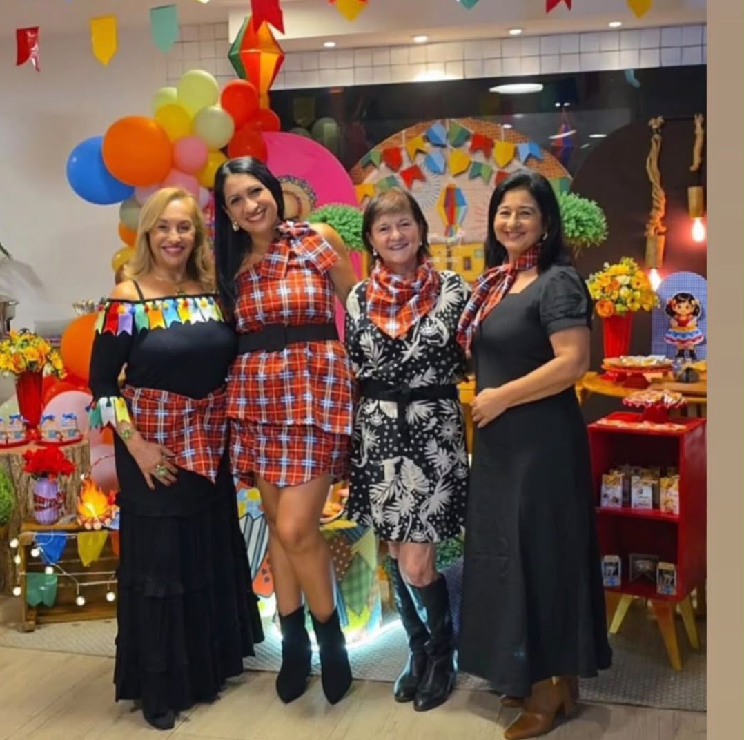 Com políticos famosos, jornalista Sofia Bruneta comemora aniversário na Casa do Rio Com políticos famosos, jornalista Sofia Bruneta comemora aniversário na Casa do Rio