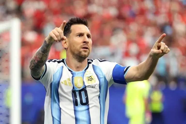 Lionel Messi celebra 39 anos quebrando recordes em Copa do Mundo