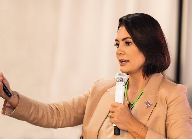 Michelle Bolsonaro desiste de disputar o Senado após desgaste político Michelle Bolsonaro desiste de disputar o Senado após desgaste político