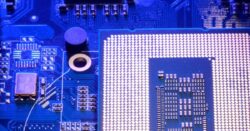 Ações de chips disparam com resultados da Micron reacendendo alta da IA