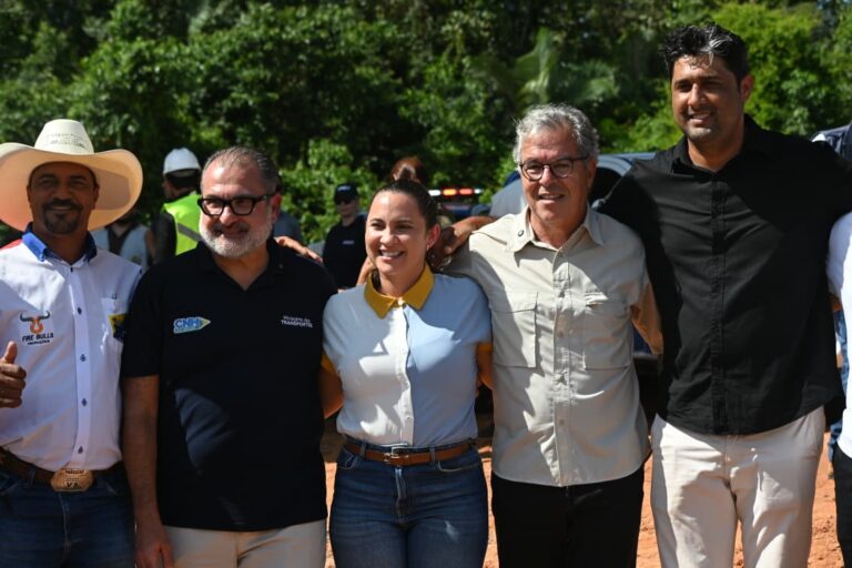 Ministro assina contrato de mais de R$ 700 milhões para BR-364