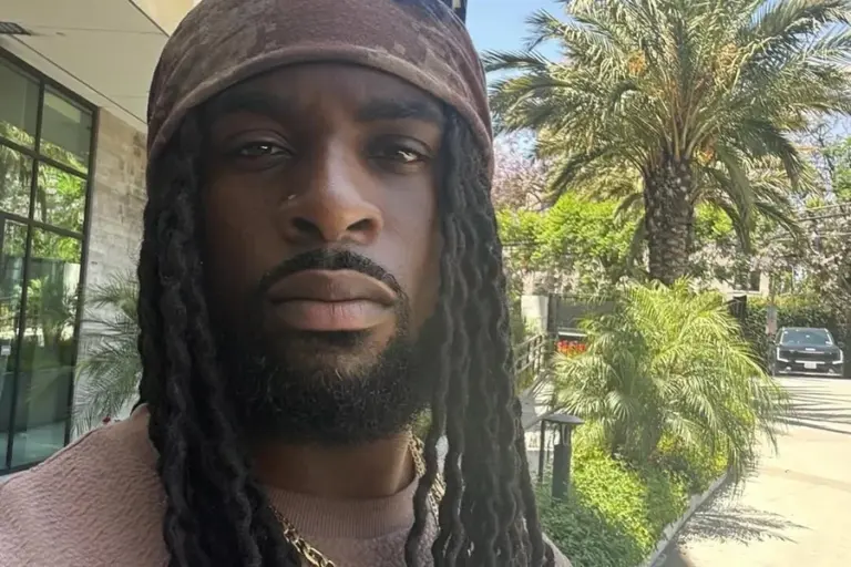 Morre o cantor e compositor Talay Riley aos 35 anos em Londres