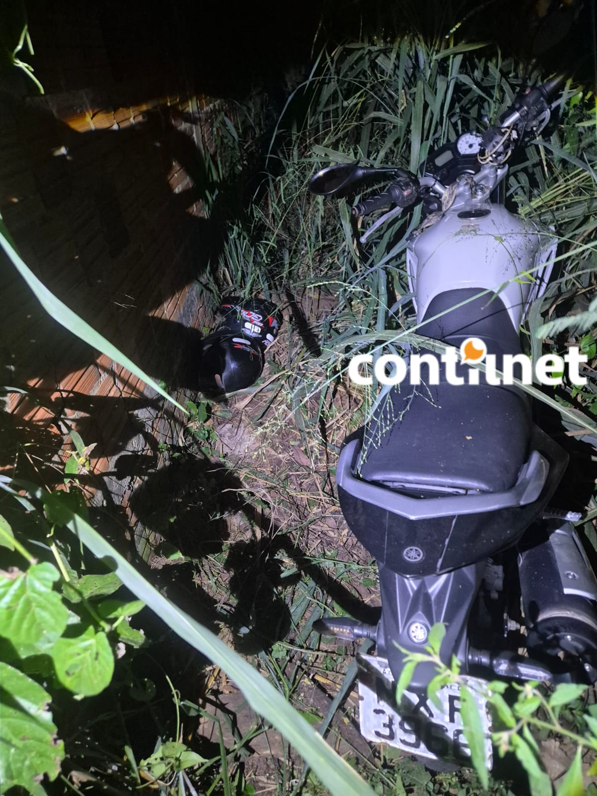 Ao tentar resgatar moto roubada, jovem aponta arma para PM e morre