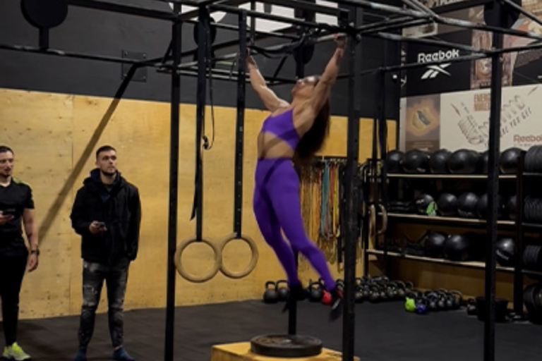 Atleta entra para o Guinness com recorde de 50 flexões na barra em um minuto