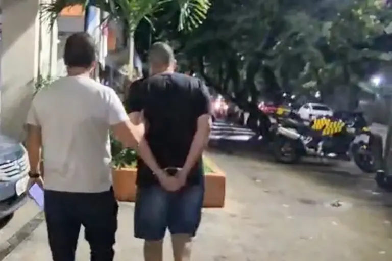 Motorista é preso após aplicar golpe e ameaçar passageiro