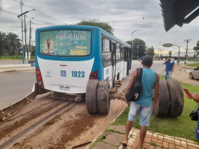 Em meio a sucateamento da frota e outros problemas, empresa organiza protesto