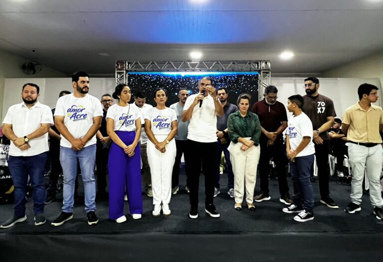 Cassiano cancela ato político e coloca Sena de joelhos em oração