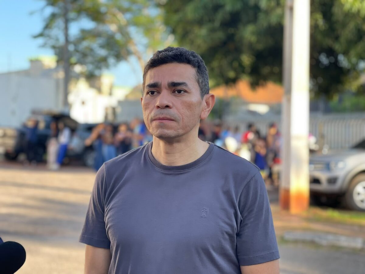 A programação começou com a montagem dos tapetes e terá continuidade ao longo do dia | Foto: ContilNet