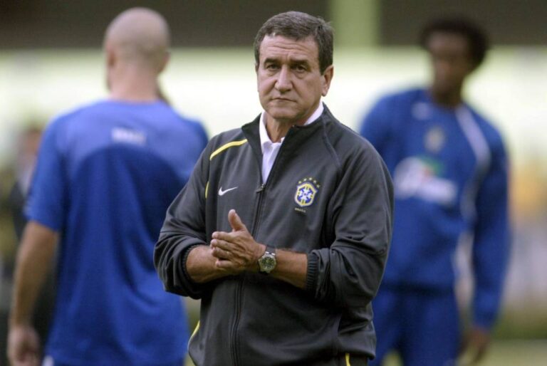 Técnico do tetra, Carlos Alberto Parreira é internado em hospital do Rio