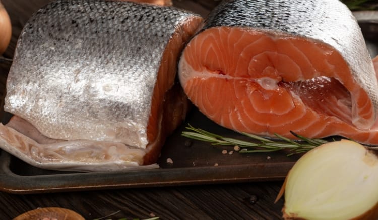 Para pessoas que precisam controlar os níveis de açúcar no sangue, o peixe pode ser uma boa opção.