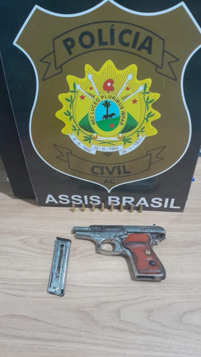 Polícia apreendeu a arma e prendeu o acusado