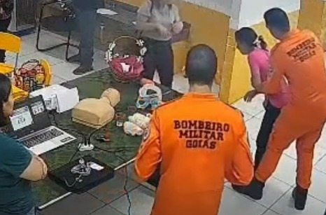 Professora se engasga minutos após treinamento e é salva por bombeiro