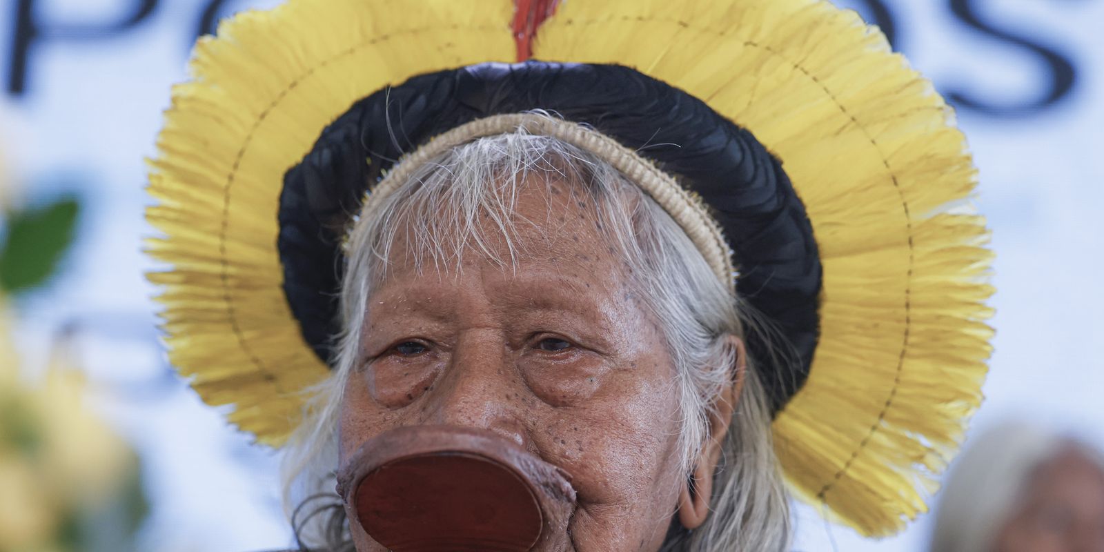 Cacique Raoni apresenta melhora, mas continua internado na UTI Cacique Raoni apresenta melhora, mas continua internado na UTI
