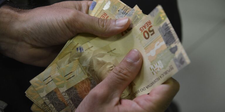 Tá na conta! Governo paga salário de junho dos servidores